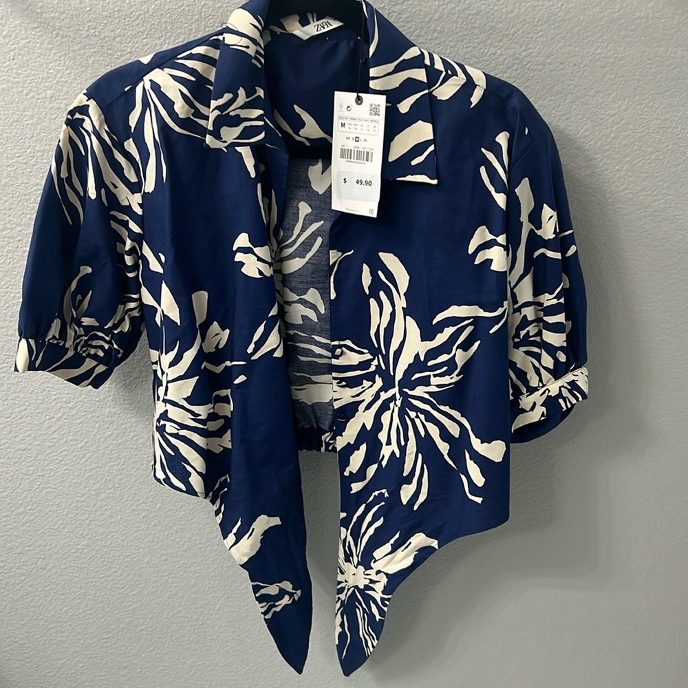 Women crop top blue and cream
